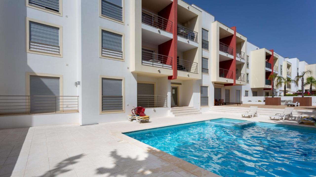 Luminous 2 Bdr Apartment W/Pool By Lovelystay อัลบูเฟรา ภายนอก รูปภาพ
