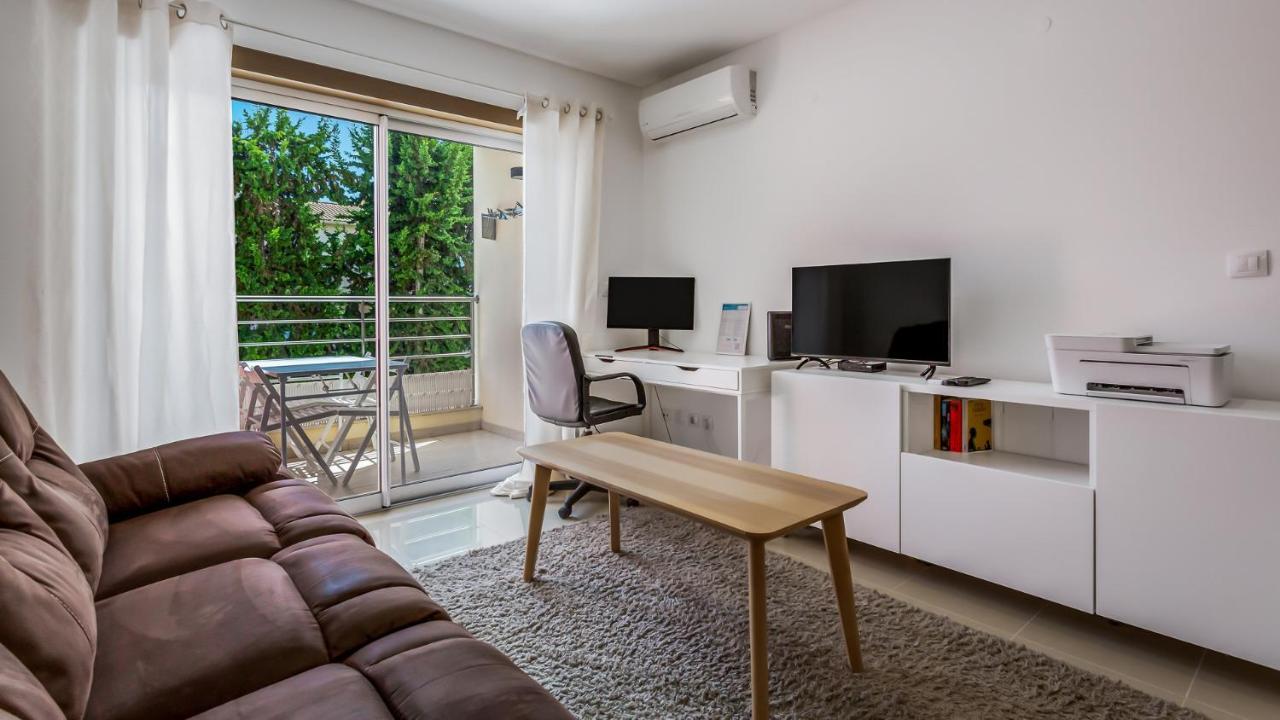 Luminous 2 Bdr Apartment W/Pool By Lovelystay อัลบูเฟรา ภายนอก รูปภาพ