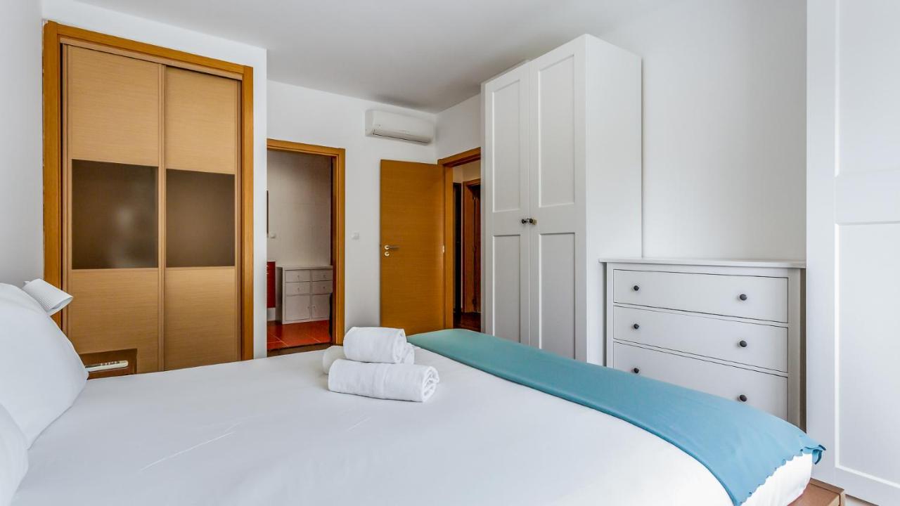 Luminous 2 Bdr Apartment W/Pool By Lovelystay อัลบูเฟรา ภายนอก รูปภาพ